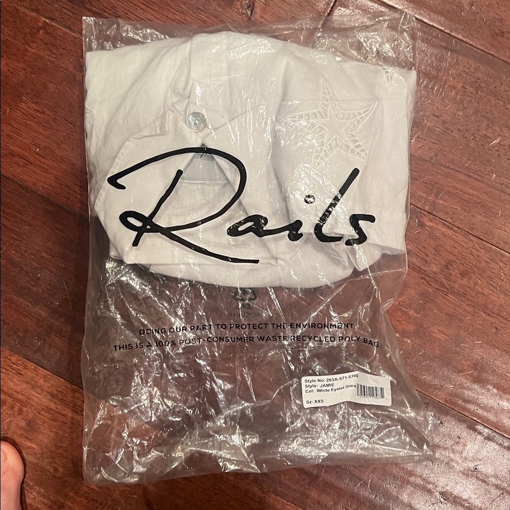 NWT- Rails White Collared Shirt and cut out stars - Picture 14 of 15